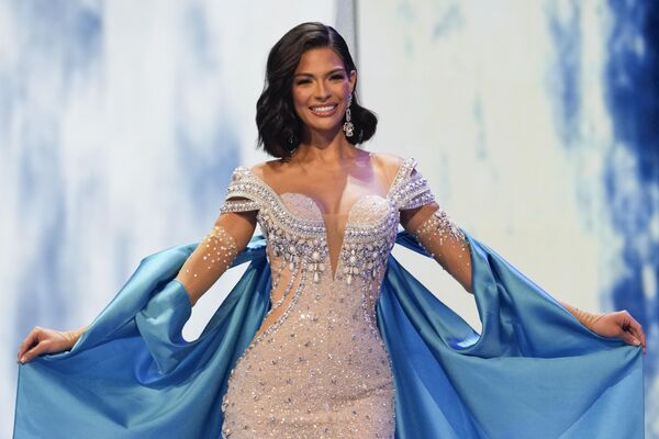 Мисс Никарагуа Шейннис Паласиос участвует в номинации &quot;вечернее платье&quot; на 72-м конкурсе красоты &quot;Мисс Вселенная&quot; в Сан-Сальвадоре. - Sputnik Азербайджан