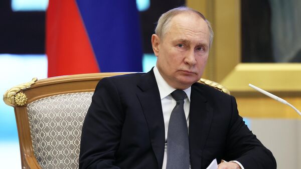 Rusiya prezidenti Vladimir Putin Məhəmməd bin Zayed Əl Nəhyan ilə - Sputnik Azərbaycan