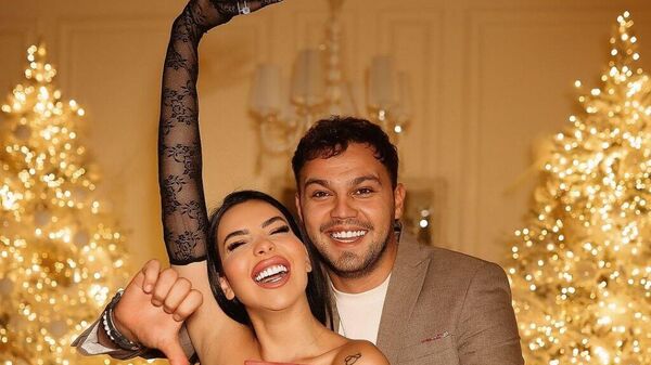 Турецкая модель Нагихан Абдуллаева и азербайджанский манекенщик и блогер Фарид Абдуллаев вновь поженились - Sputnik Азербайджан