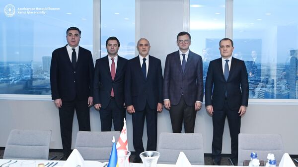 Глава МИД Азербайджана неофициальной встрече министров иностранных дел ГУАМ
 - Sputnik Азербайджан
