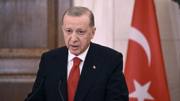 В Турции заявили о попытке госпереворота: команда Эрдогана мобилизовалась
