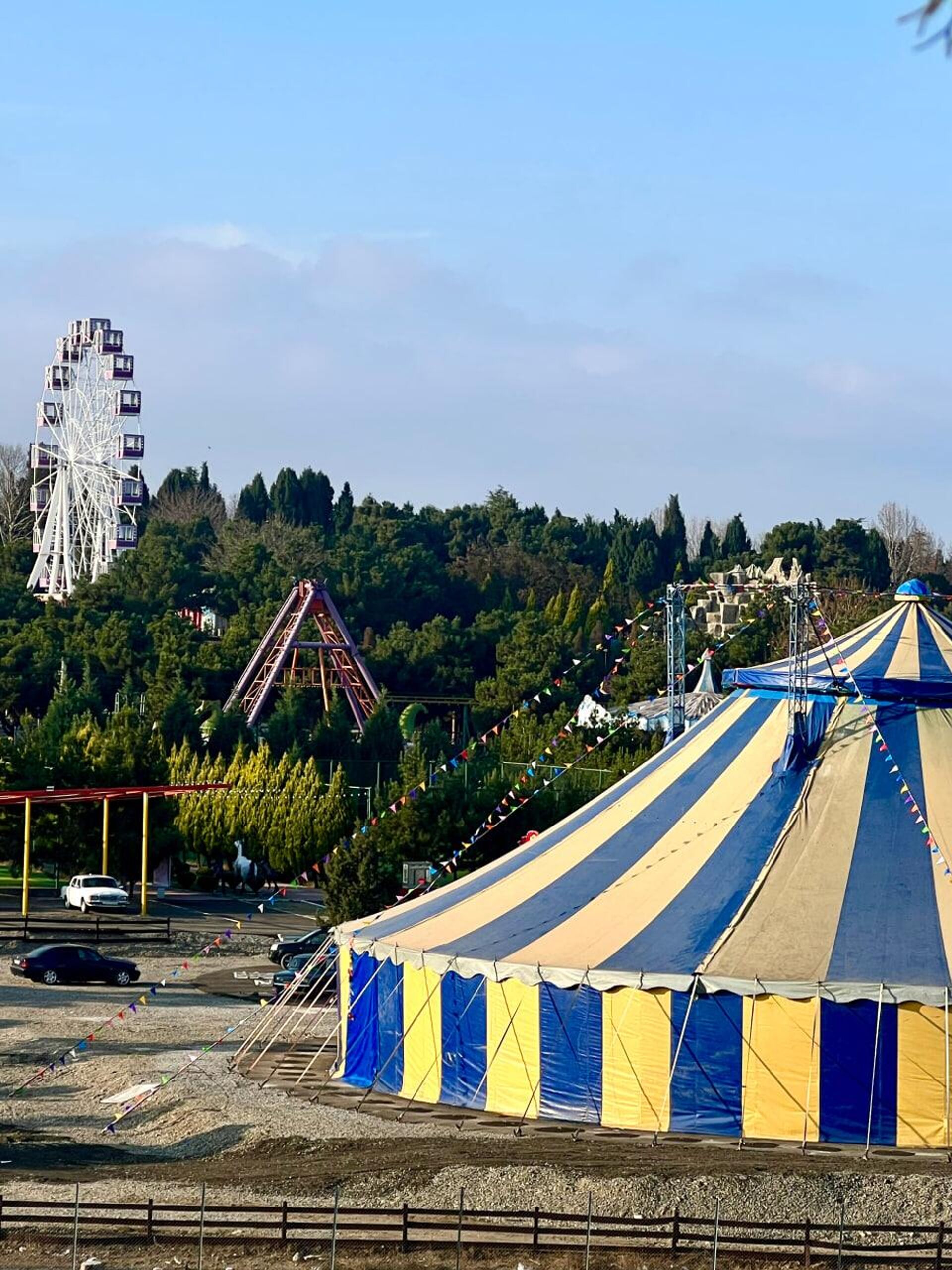 В Гяндже установлен самый большой в Азербайджане стационарный цирк-шапито - Sputnik Азербайджан, 1920, 13.12.2023