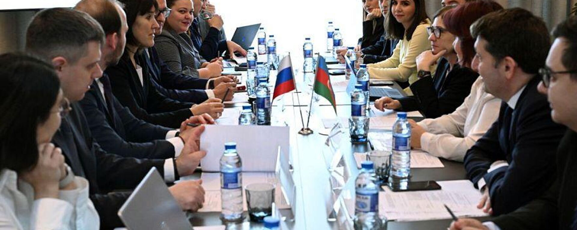 В Баку состоялось IV заседание Российско-Азербайджанской рабочей группы в области молодежного сотрудничества - Sputnik Азербайджан, 1920, 16.12.2023