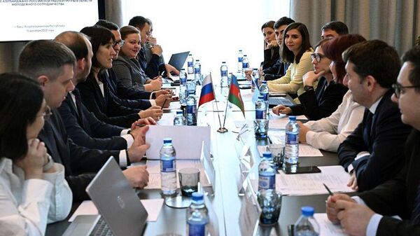 В Баку состоялось IV заседание Российско-Азербайджанской рабочей группы в области молодежного сотрудничества - Sputnik Азербайджан