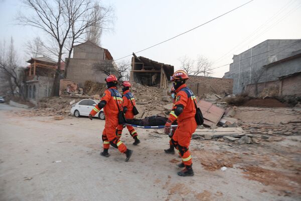 Последствие землетрясения в провинциях Ганьсу и Цинхай на северо-западе Китая. - Sputnik Азербайджан