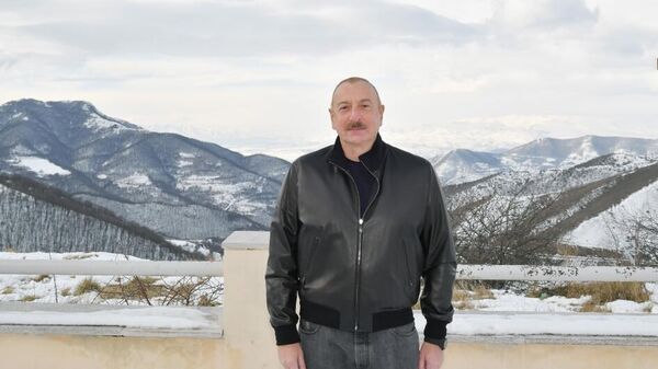 Ильхам Алиев совершил поездку в Шушинский район - Sputnik Азербайджан
