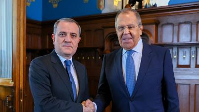 Министр иностранных дел РФ Сергей Лавров и министр иностранных дел Азербайджана Джейхун Байрамов (слева) во время встречи в Москве