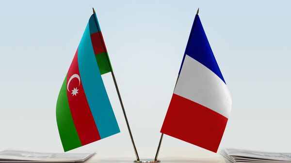 Флаги Азербайджана и Франции  - Sputnik Азербайджан