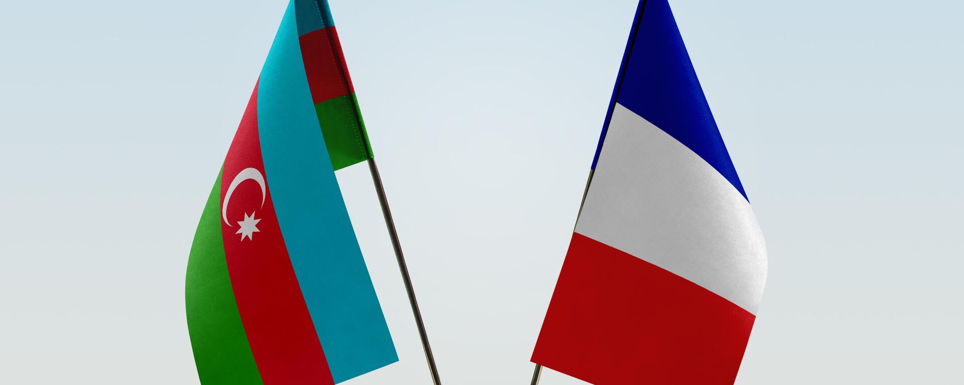 Флаги Азербайджана и Франции  - Sputnik Азербайджан, 1920, 18.04.2024