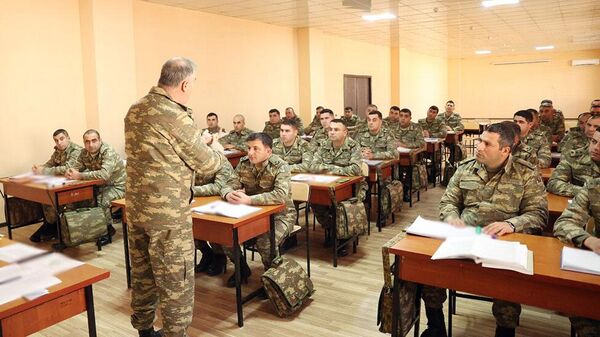Azərbaycan Ordusunda komandir heyəti ilə toplanış keçirilir
 - Sputnik Azərbaycan