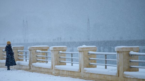 Первый снег в Баку, 14 января 2024 год - Sputnik Azərbaycan