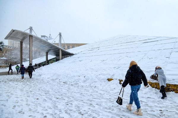 Первый снег в Баку. - Sputnik Азербайджан