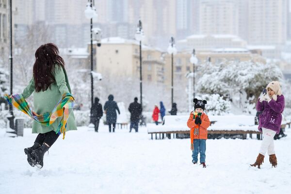 Первый снег в Баку. - Sputnik Азербайджан