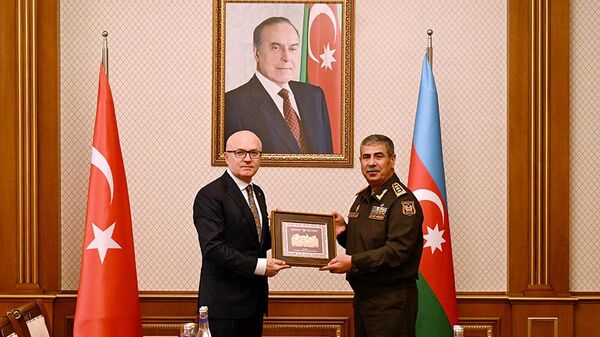 Обсуждены вопросы военного сотрудничества между Азербайджаном и Турцией - Sputnik Азербайджан