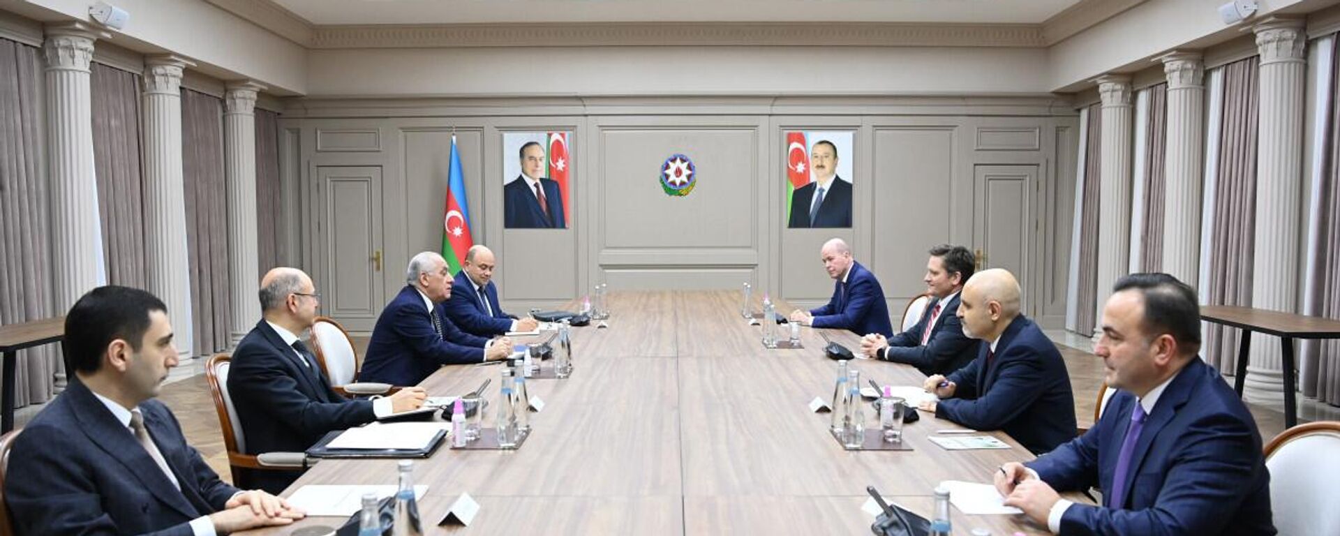 Премьер-министр Азербайджана встретился с вице-президентом BP - Sputnik Азербайджан, 1920, 20.01.2024