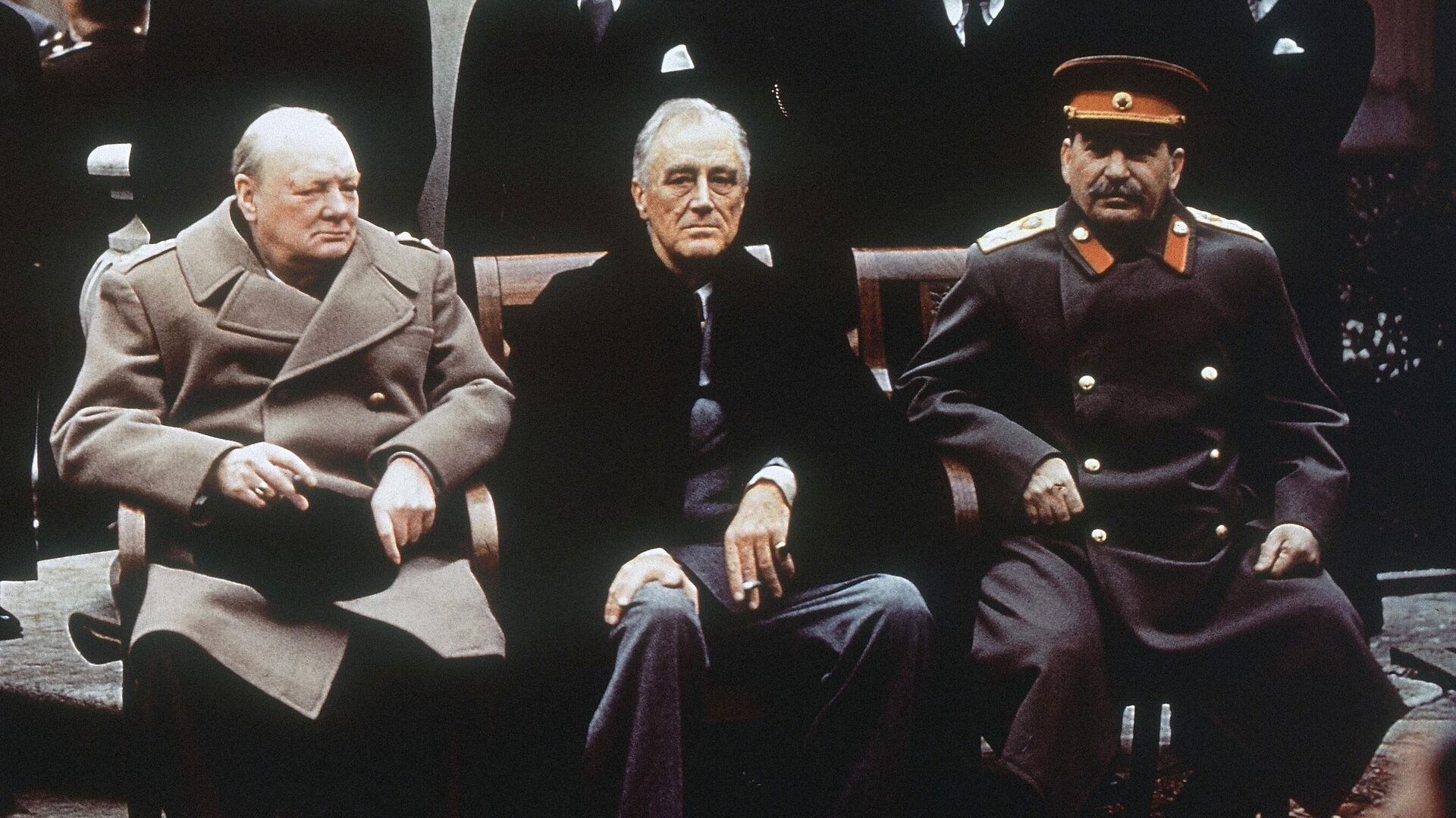 И. В. Сталин, Ф. Д. Рузвельт У. Черчилль в Тегеране - Sputnik Азербайджан, 1920, 24.11.2023