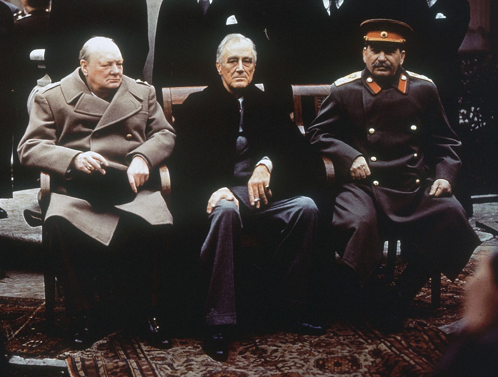 Уинстон Черчилль, Франклин Рузвельт и Иосиф Сталин - Sputnik Azərbaycan, 1920, 30.01.2024