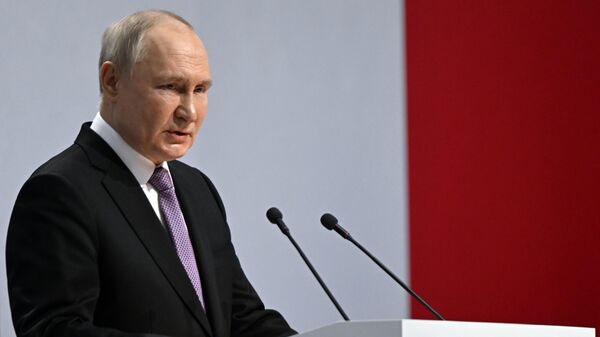 Президент РФ В. Путин принял участие в форуме Всё для Победы! в Туле - Sputnik Azərbaycan