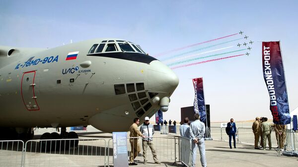 Модернизированный тяжелый транспортный самолет Ил-76МД-90А на 2-й Всемирной оборонной выставке World Defense Show в Эр-Рияде - Sputnik Азербайджан