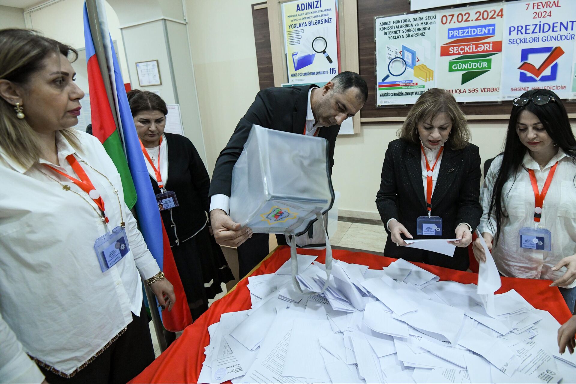 Подсчет голосов на выборах президента Азербайджана - Sputnik Азербайджан, 1920, 08.02.2024