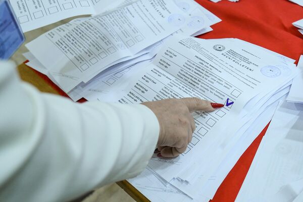 Подсчет голосов на выборах президента Азербайджана - Sputnik Азербайджан