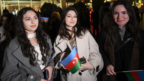 В Баку празднуют победу Ильхама Алиева на президентских выборах - Sputnik Азербайджан