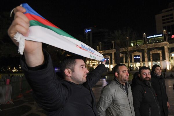 В Баку празднуют победу Ильхама Алиева на президентских выборах. - Sputnik Азербайджан