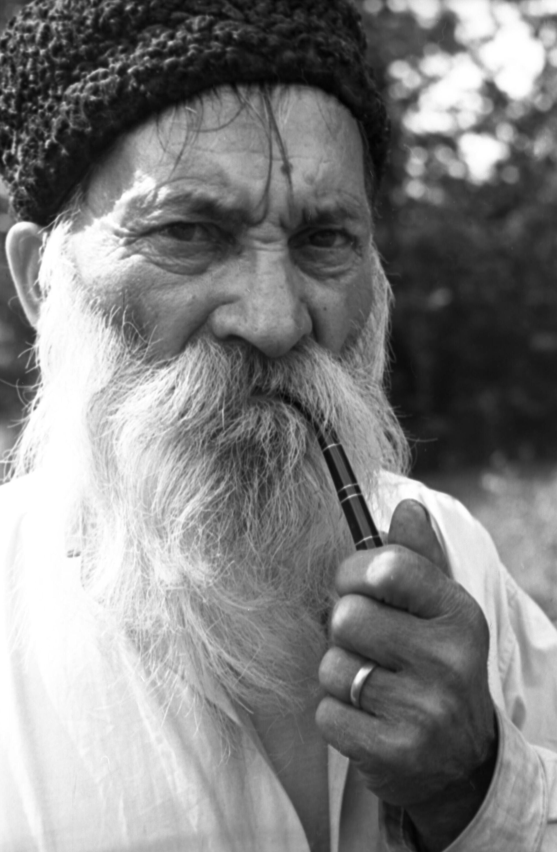Мужчина курит трубку - Sputnik Azərbaycan, 1920, 11.02.2024