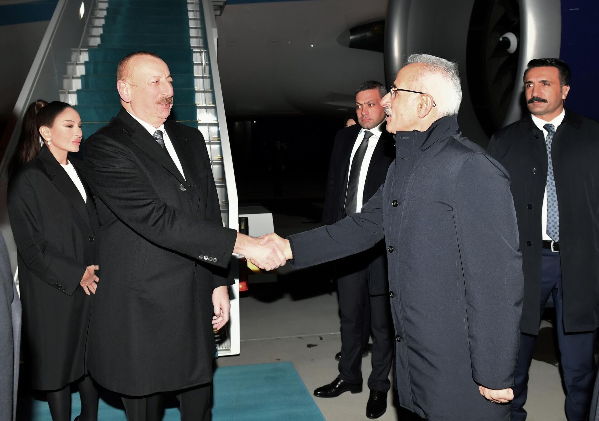 Президент Азербайджана Ильхам Алиев прибыл с официальным визитом в Турцию - Sputnik Азербайджан, 1920, 19.02.2024
