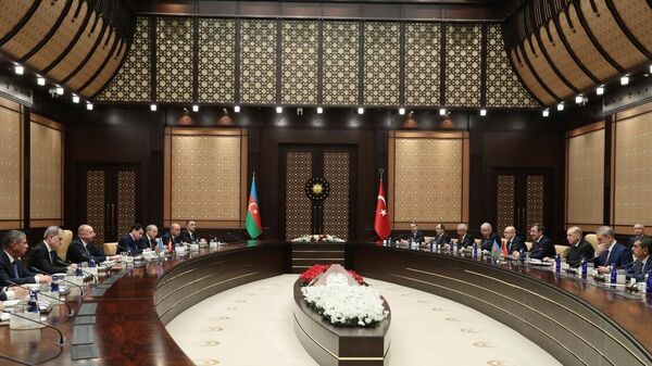 Состоялась встреча Президента Азербайджана Ильхама Алиева и Президента Турции Реджепа Тайипа Эрдогана в расширенном составе - Sputnik Azərbaycan