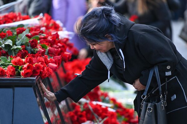 Азербайджанский народ чтит память жертв Ходжалинской трагедии. - Sputnik Азербайджан