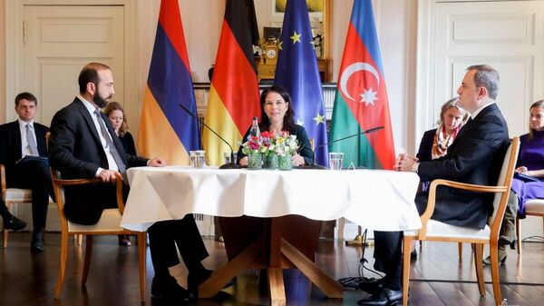 Переговоры глав МИД Азербайджана и Армении - Sputnik Азербайджан
