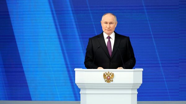 Президент РФ Владимир Путин выступает с ежегодным посланием к Федеральному Собранию. - Sputnik Azərbaycan