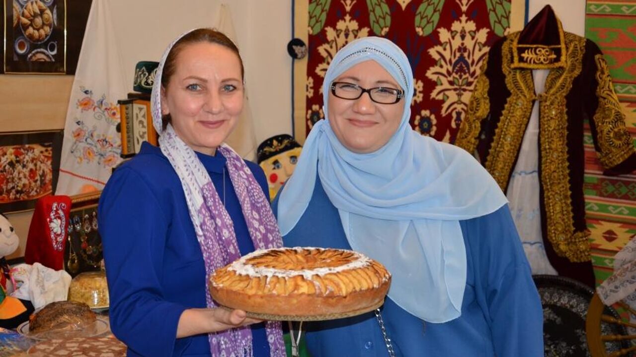 Колбаса из конины и свежий чак-чак: в Баку прошел Фестиваль татарской кухни  - 04.03.2024, Sputnik Азербайджан