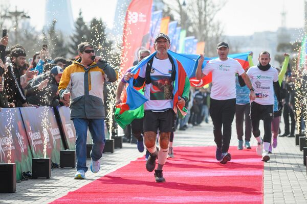 Xankəndi - Bakı ultra marafonunun iştirakçısı. - Sputnik Azərbaycan