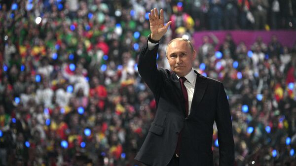 Президент РФ В. Путин посетил Всемирный фестиваль молодежи - Sputnik Азербайджан
