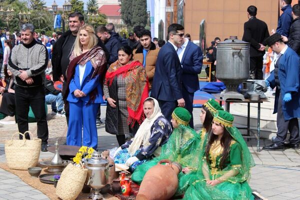 Gənclər Paytaxtı Lənkəranda Novruz festivalı keçirilib
 - Sputnik Azərbaycan