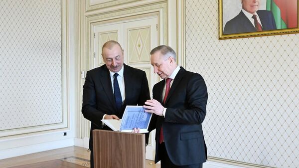 Президент Азербайджана Ильхам Алиев принял губернатора российского города Санкт-Петербурга Александра Беглова - Sputnik Азербайджан