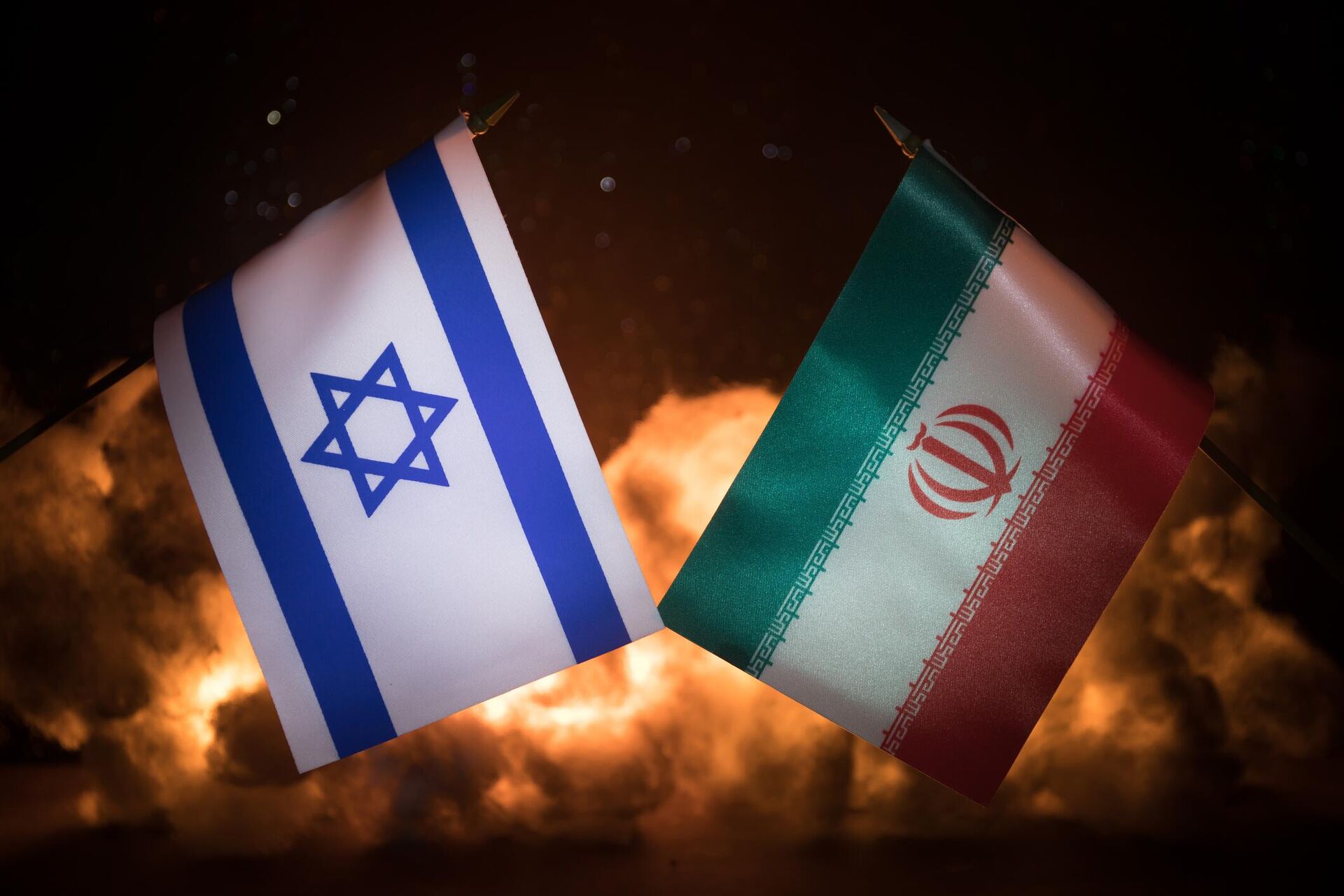 Флаги Израиля и Ирана  - Sputnik Азербайджан, 1920, 17.04.2024