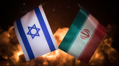 Флаги Израиля и Ирана 