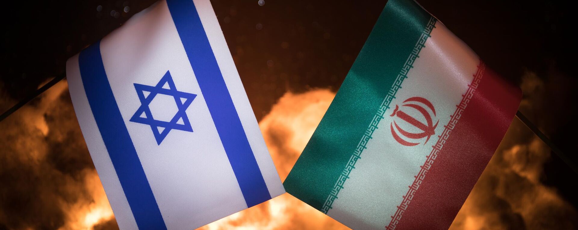Флаги Израиля и Ирана  - Sputnik Азербайджан, 1920, 04.04.2024