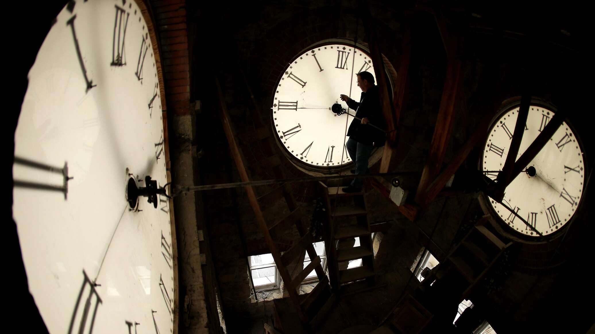 Вуба Варминг часы. Old Clock.