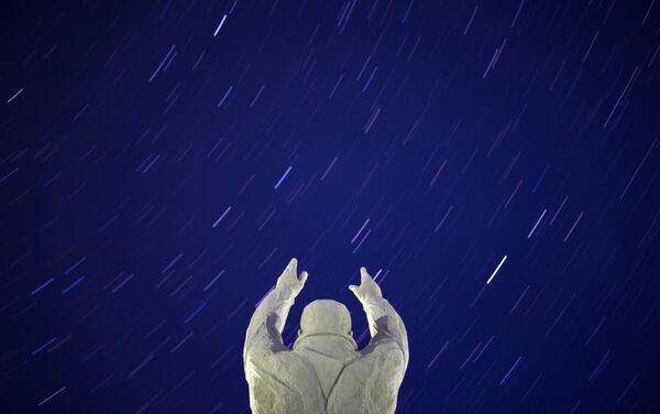 Памятник Юрию Алексеевичу Гагарину в городе Байконур - Sputnik Азербайджан