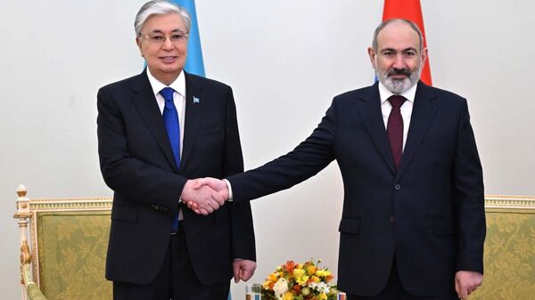 Токаев провел переговоры с Пашиняном - Sputnik Азербайджан