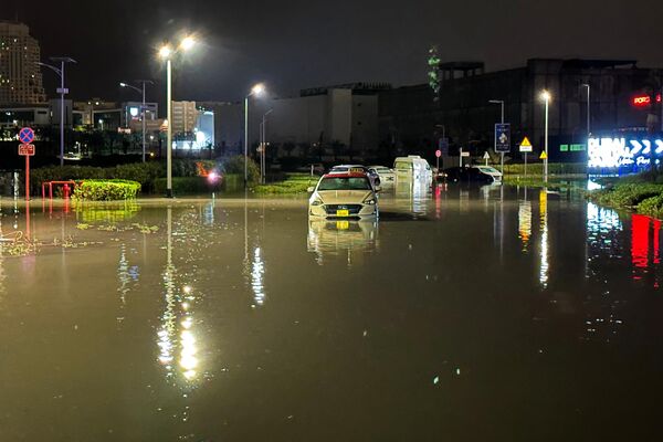 Дожди в Дубае начались вночь навторник, 16апреля. - Sputnik Азербайджан