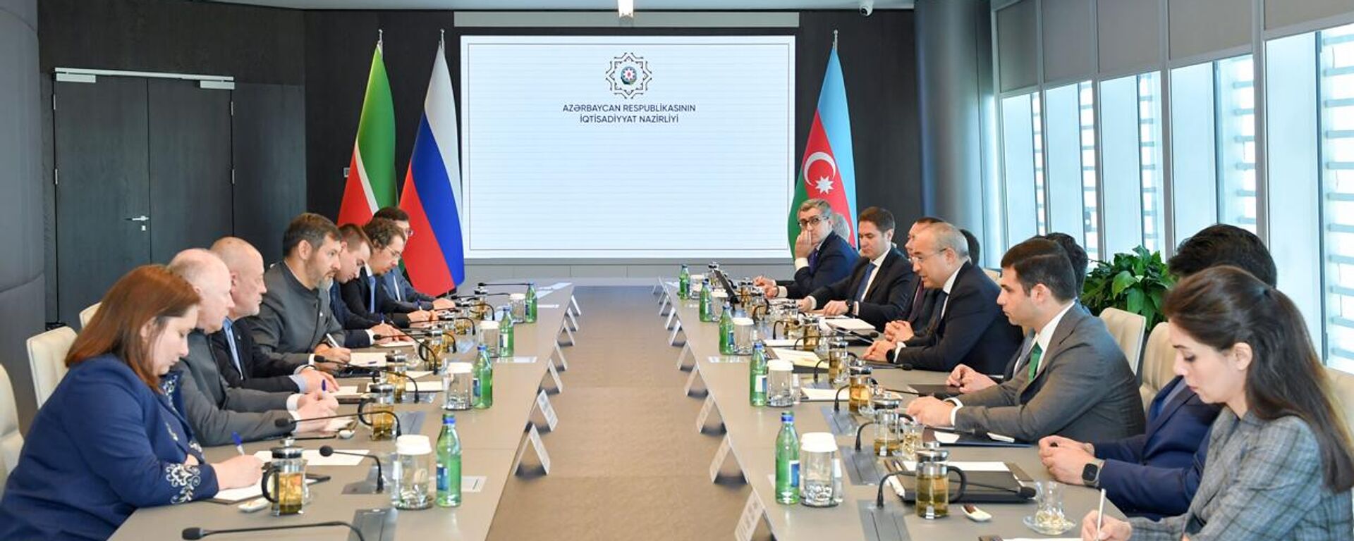 Азербайджан и Татарстан обсудили направления развития экономического сотрудничества - Sputnik Азербайджан, 1920, 17.04.2024