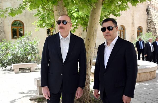 Президент Ильхам Алиев и Президент Садыр Жапаров побывали в крепости Шахбулаг в Агдаме. - Sputnik Азербайджан