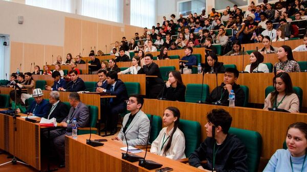 Азербайджанские студенты стали победителями конкурсов XIV Евразийского экономического форума молодежи - Sputnik Азербайджан