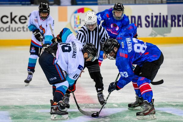 Товарищеский матч между хоккейными командами «Baku Flames» и «Ледовое Братство» - Sputnik Азербайджан