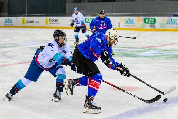 Товарищеский матч между хоккейными командами «Baku Flames» и «Ледовое Братство» - Sputnik Азербайджан